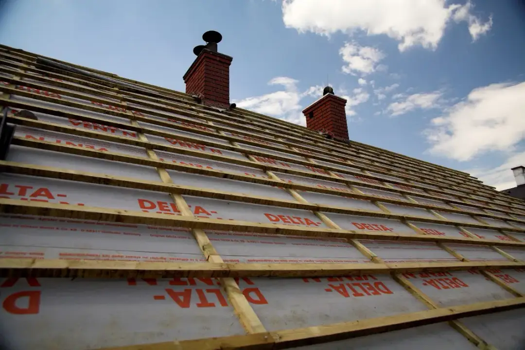 Jak położyć dachówkę krok po kroku i uniknąć najczęstszych błędów