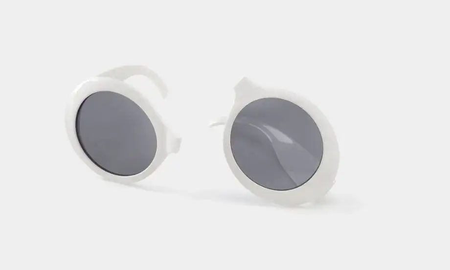 Jakie kleje do oprawek okularów zapewnią trwałą naprawę?