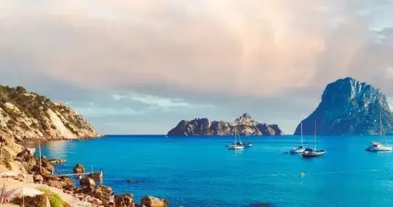 Najlepsze atrakcje na Ibizie, które musisz zobaczyć podczas wakacji Najlepsze atrakcje na Ibizie, które musisz zobaczyć podczas wakacji