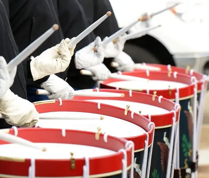 Jak trzymać pałeczki do perkusji, aby uniknąć złej techniki?