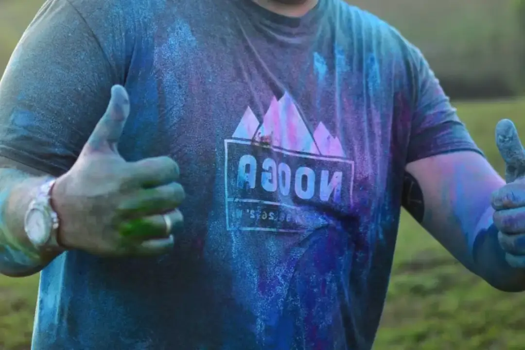 Jak usunąć farbę do włosów z ubrania? Skuteczne metody na plamy