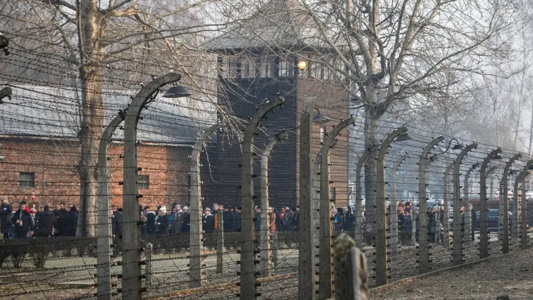 Ile kosztuje wstęp do obozu Auschwitz? Poznaj wszystkie opłaty i zniżki