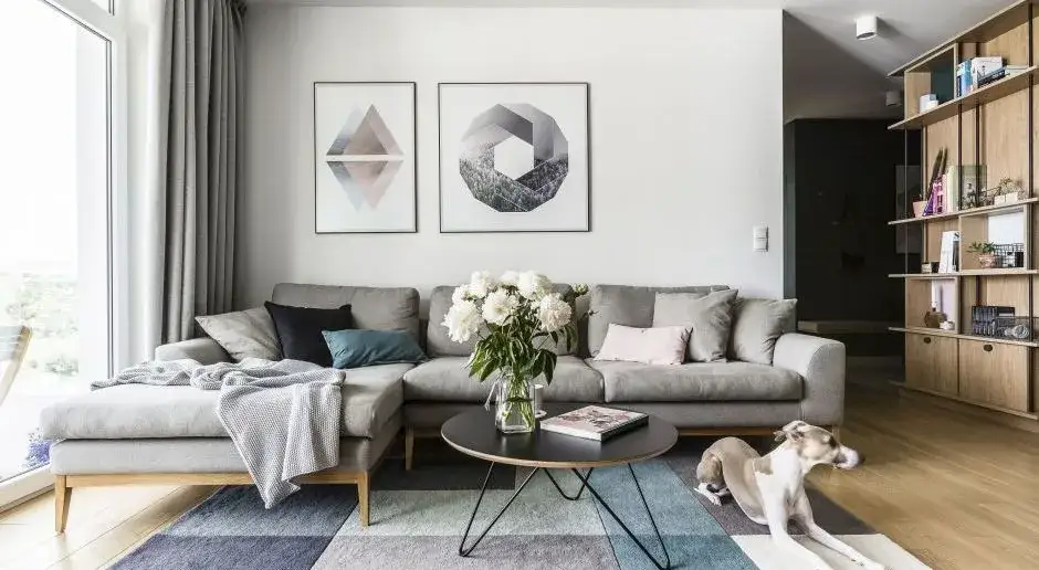 Jak wybrać dywan do małego salonu, aby optycznie go powiększyć?