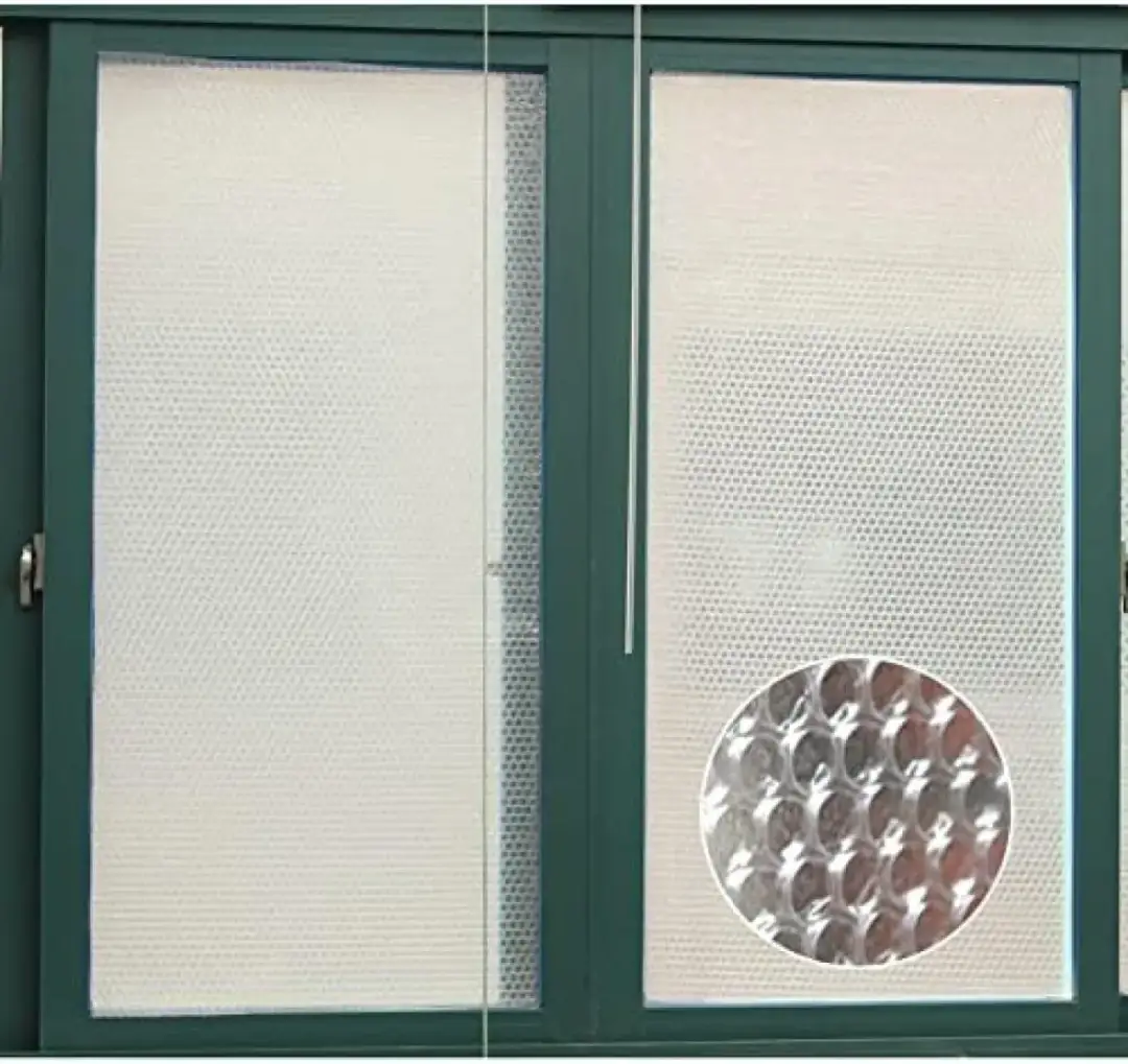 Jak uszczelnić okna folią bąbelkową i zyskać ciepło oraz oszczędności