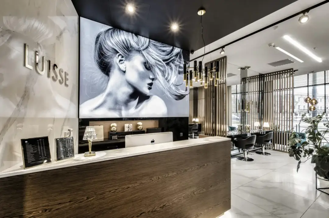 Najlepsze promocje w salonach fryzjerskich: rabaty i oferty specjalne