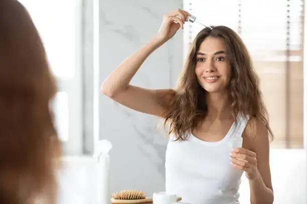 Skuteczne serum na rozdwojone końcówki: regeneracja włosów