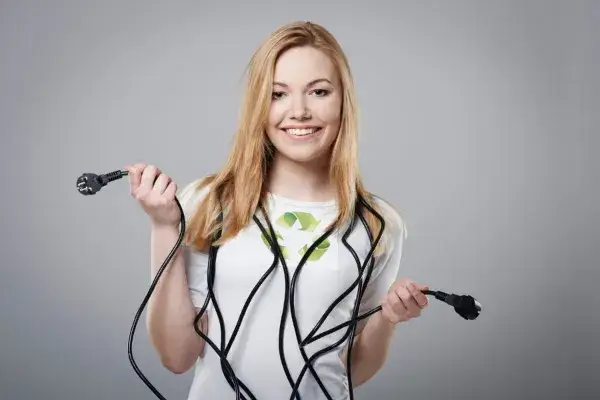 Przedłużacz z uziemieniem czy bez – co wybrać dla bezpieczeństwa?