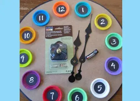 Prosty zegar z kartonu krok po kroku – kreatywny pomysł dla każdego