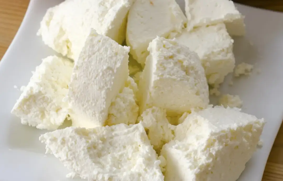 Czy twaróg można mrozić i jak zrobić to prawidłowo: praktyczne zasady