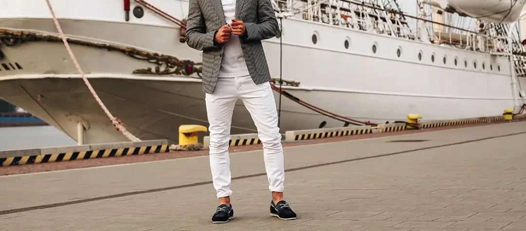 Buty sportowe do eleganckich spodni: Jak łączyć style?