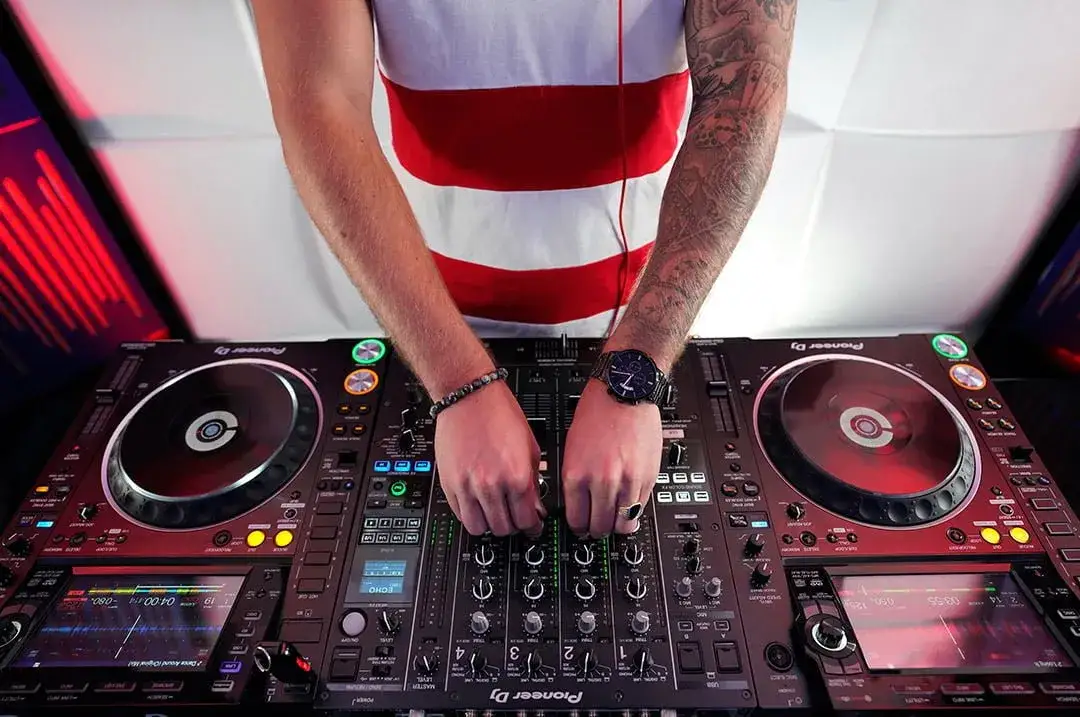 Jakie pytania zadać DJ na wesele? Lista, która uchroni cię przed błędami