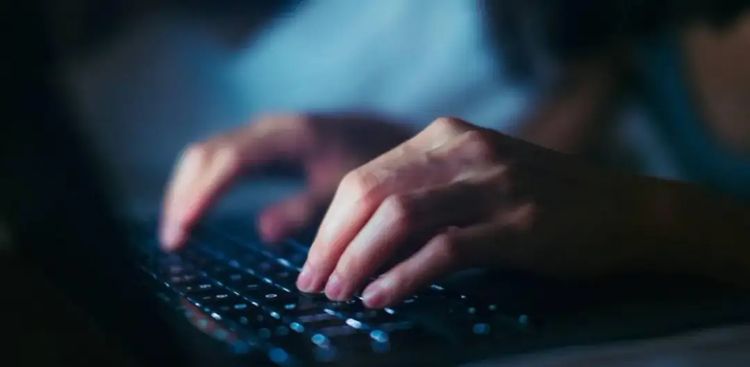 Czym jest generatywna sztuczna inteligencja i jak wpływa na świat?