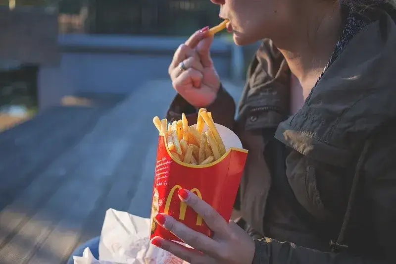 Ile kosztują zakręcone frytki w McDonald's? Zaskakujące ceny!