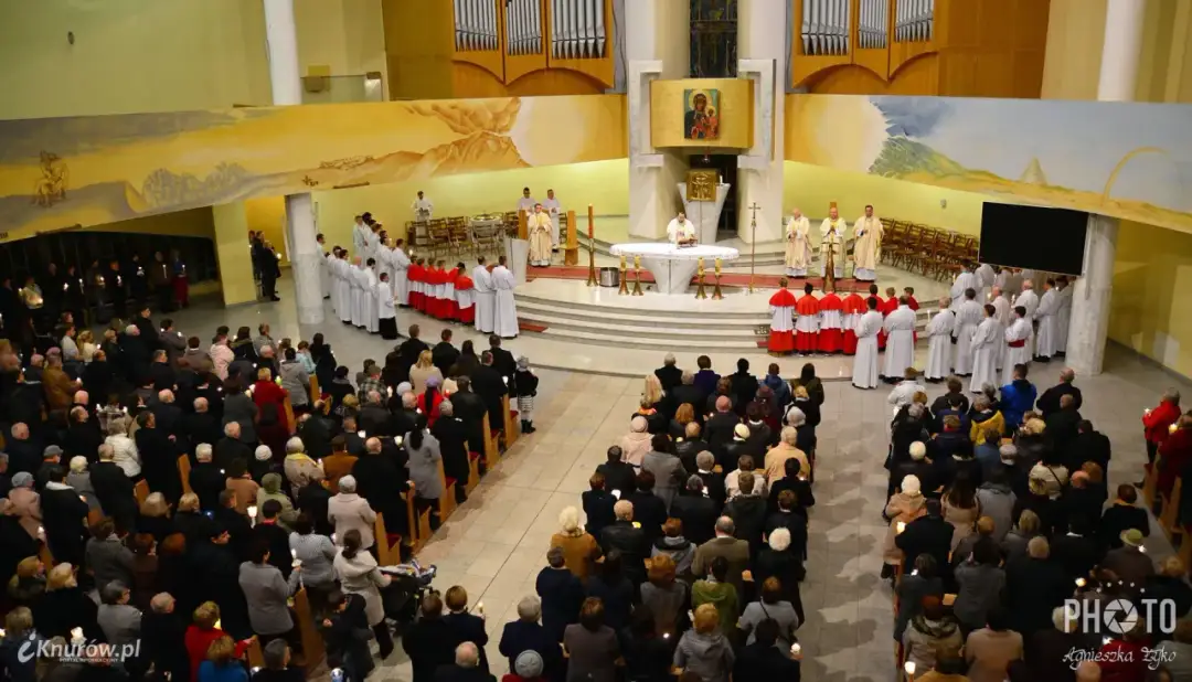 Z czego składa się msza święta? Odkryj tajemnice liturgii