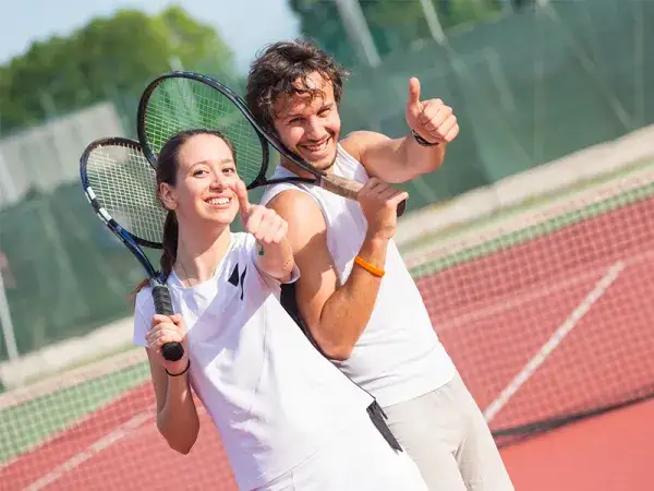 Spalanie kalorii podczas gry w tenisa: poznaj dokładną liczbę i fakty