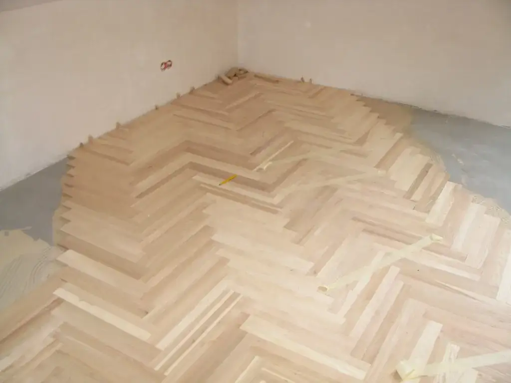 Jak układać parkiet: 5 najmodniejszych wzorów dla Twojego domu