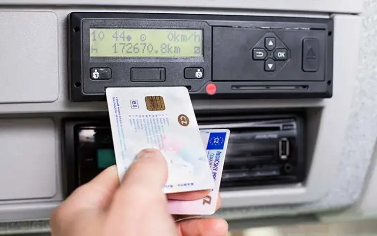 Kto odpowiada za odczytanie karty kierowcy i jakie są konsekwencje?