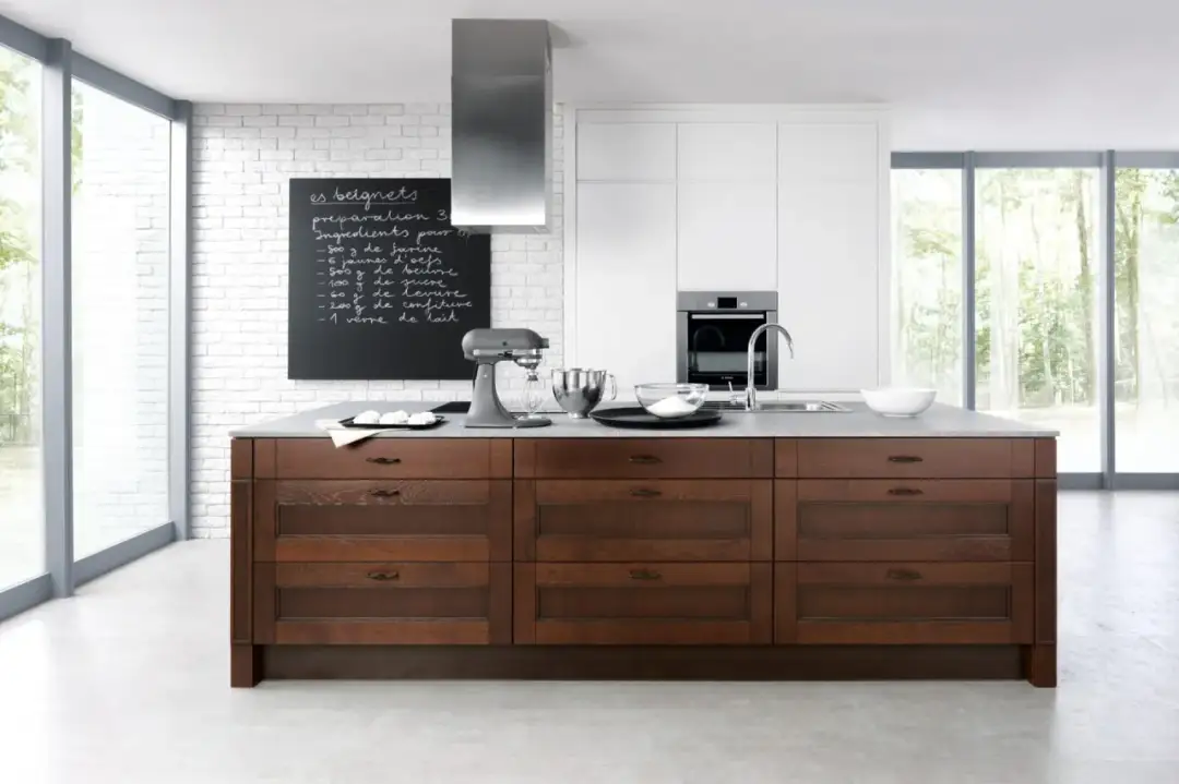 Pomysły na to, co powiesić na ścianę w kuchni, które zachwycą każdego