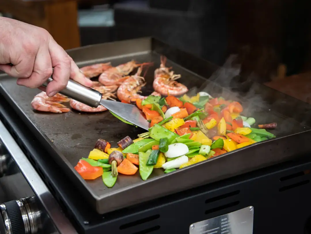 Plancha grill: rewolucyjna metoda gotowania bez tłuszczu i zapachu dymu