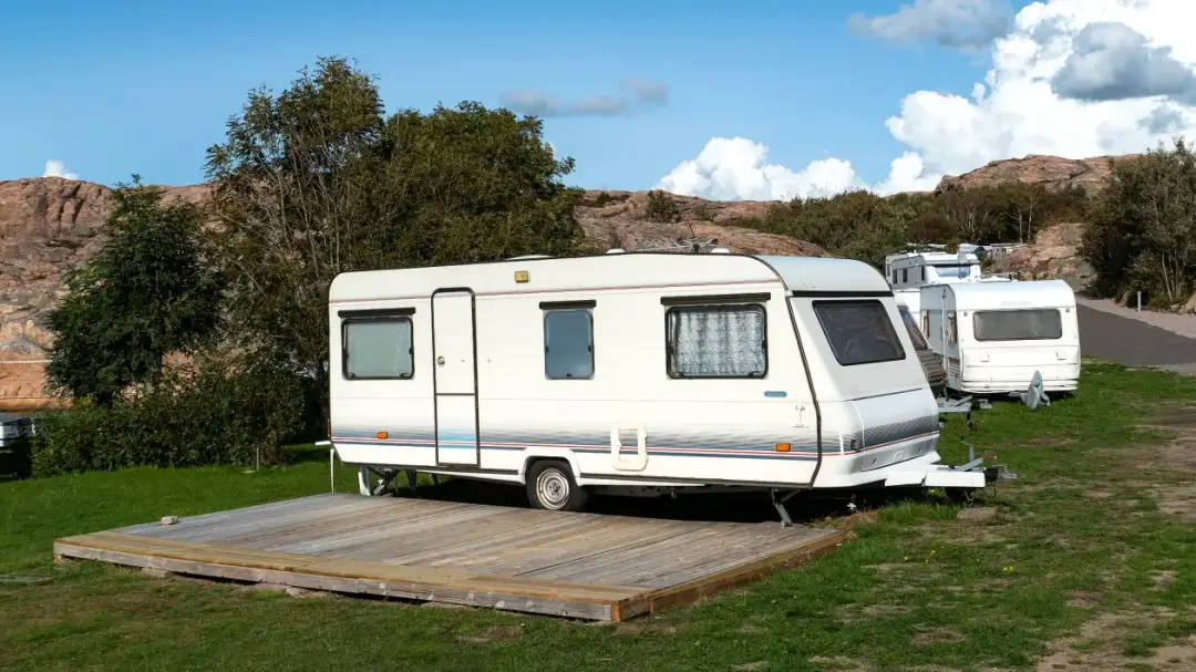 Ile kosztuje przyczepa kempingowa? Odkryj ceny nowych i używanych modeli