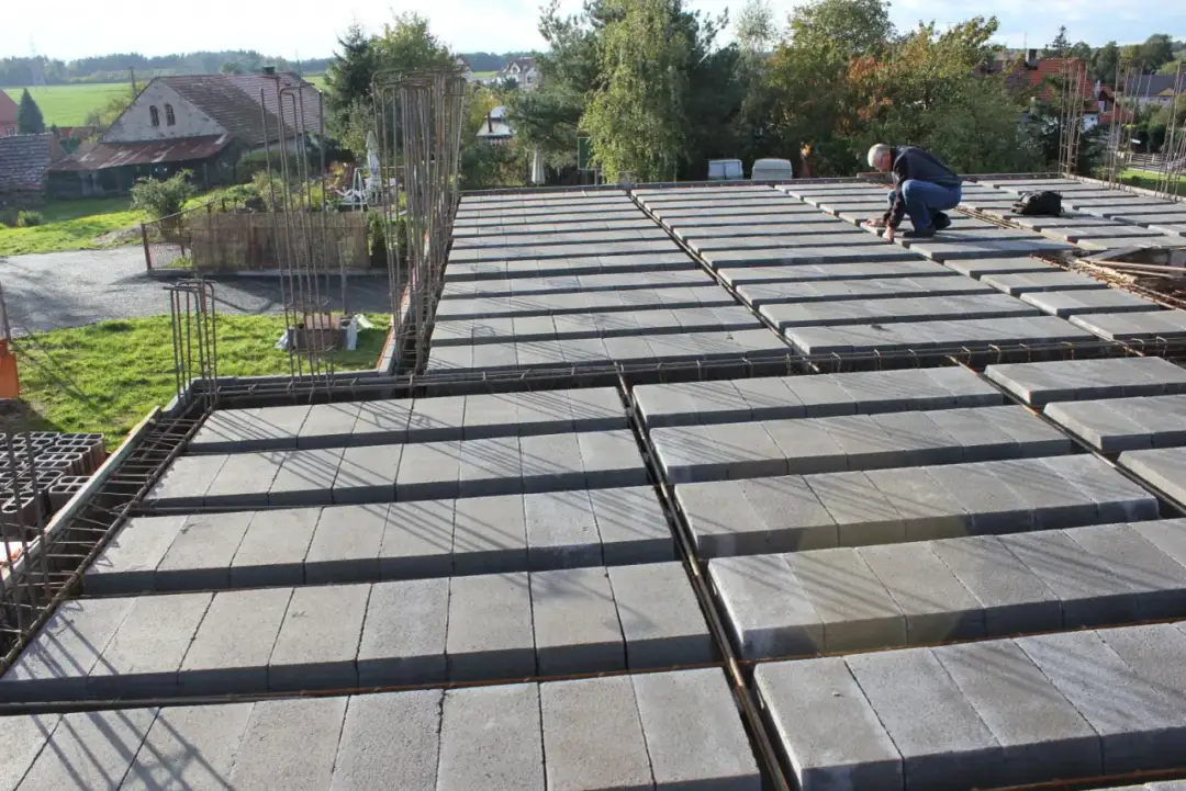 Strop Teriva czy żelbetowy – które rozwiązanie jest tańsze i lepsze?