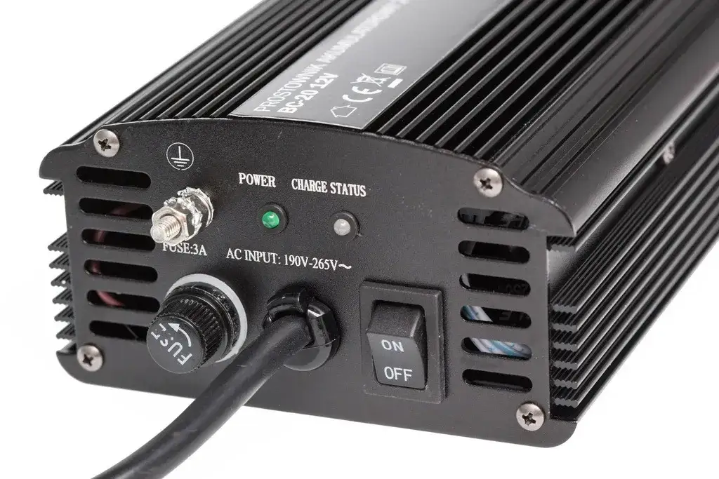 Jaki prostownik do akumulatora żelowego - uniknij najczęstszych błędów