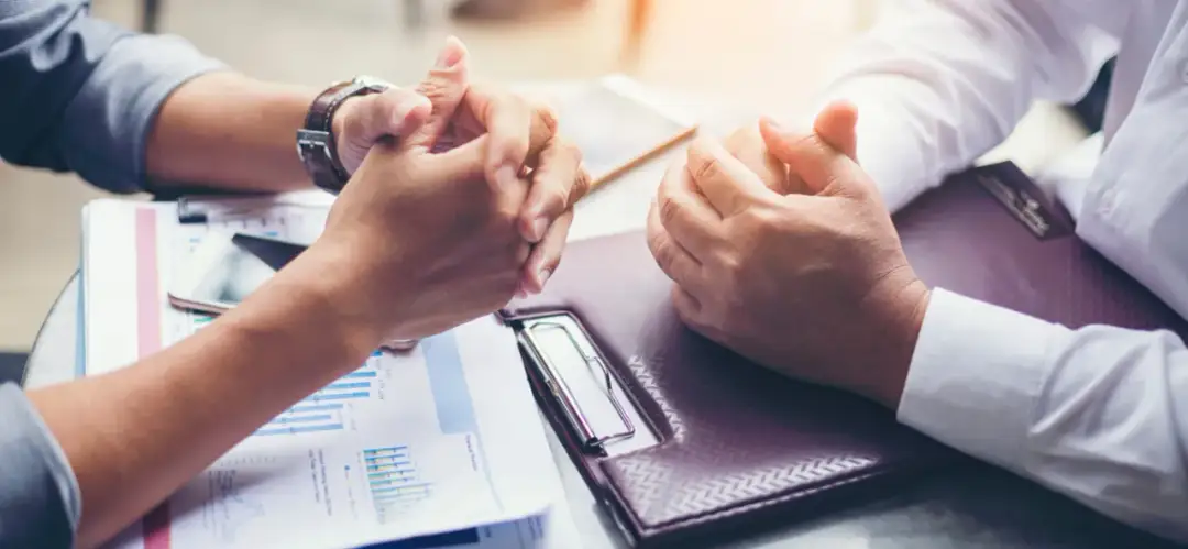 Czy okres wypowiedzenia wlicza się do okresu zatrudnienia? Sprawdź!