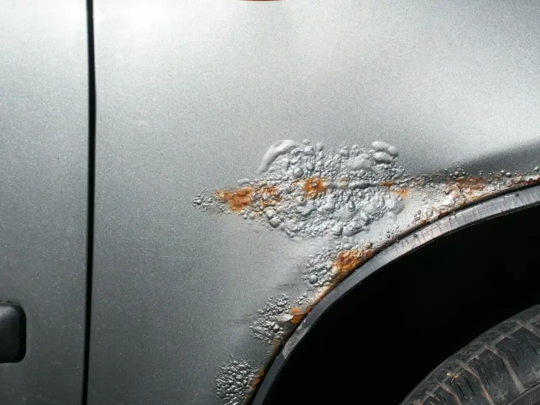 Najlepsze neutralizatory rdzy w rankingu - wybierz skuteczną ochronę metalu