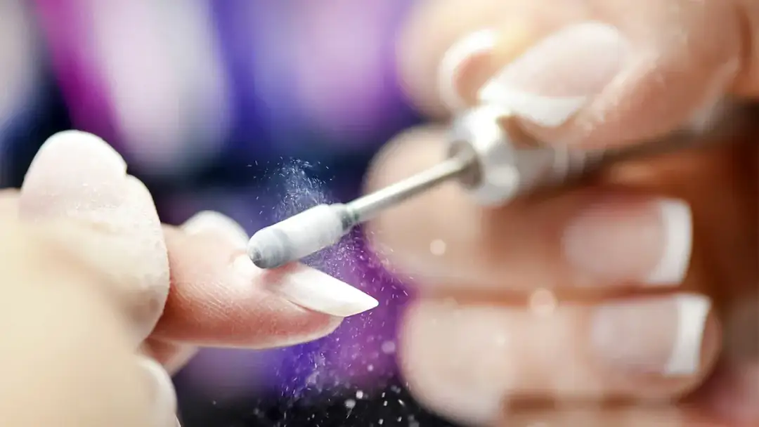 Jaką frezarkę do manicure i pedicure wybrać, aby uniknąć problemów?