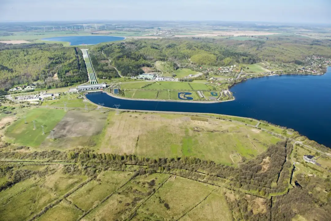 Jak działa elektrownia wodna Żarnowiec? Zaskakujące fakty o energii
