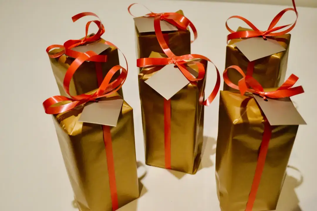 Jak zapakować prezenty? Twój kompletny przewodnik po pakowaniu prezentów