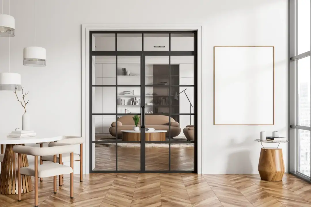 Jak wykorzystać pleksi w domu lub firmie? Praktyczne zastosowania