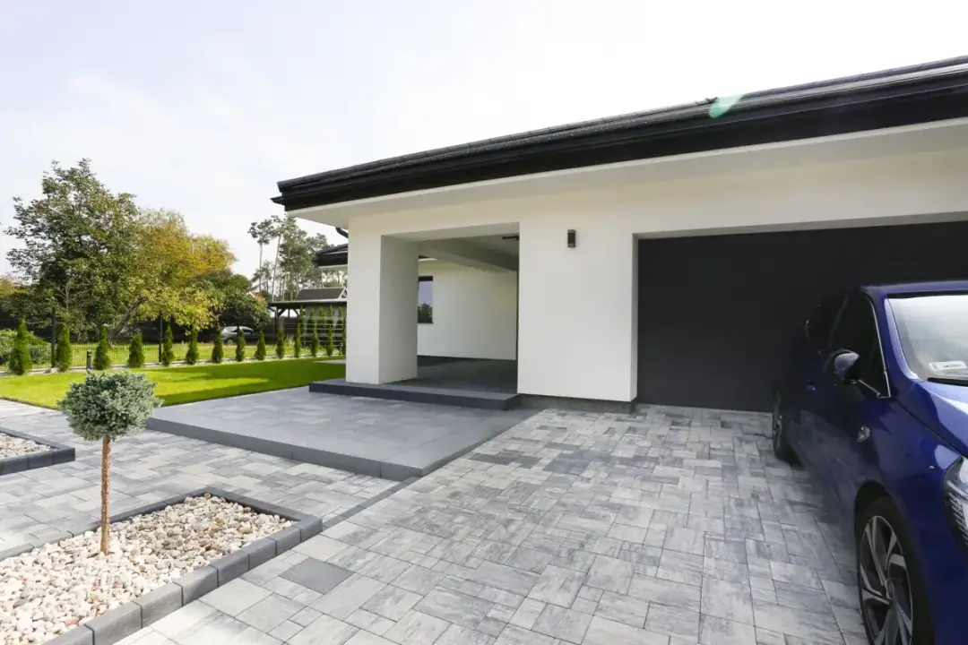 Jaki materiał na podjazd? Odkryj najlepsze opcje i uniknij błędów