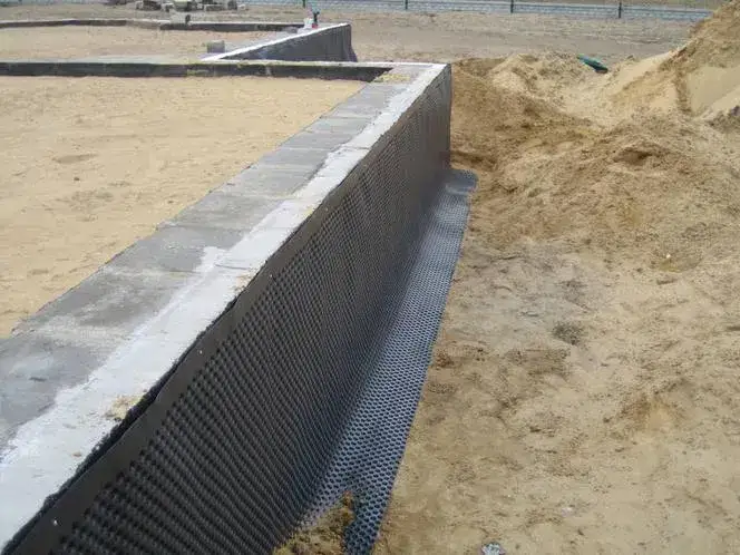 Jaka folia lub papa najlepsza na izolację fundamentów?