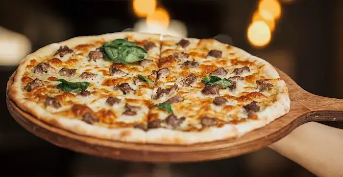 Ciasto na pizzę jak z pizzerii – proste przepisy na idealne ciasto