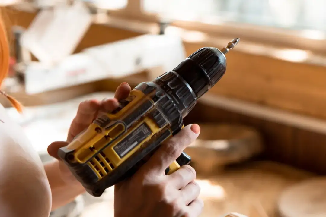 Nie przepłacaj za logo: świetne elektronarzędzia w przystępnej cenie – wiertarko-wkrętarka ORLLO