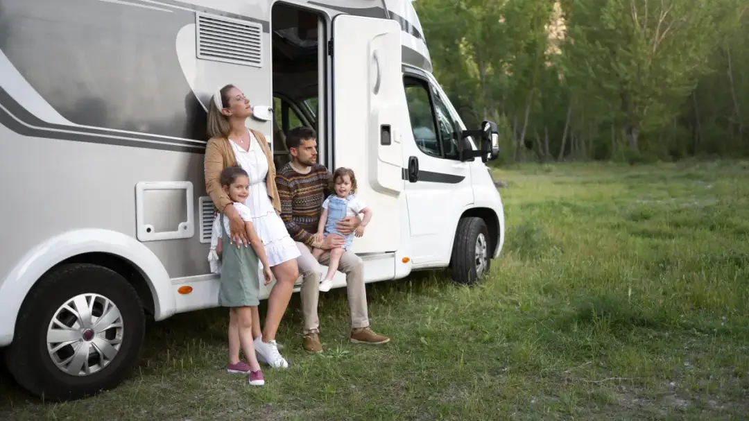 Jakie prawo jazdy na kampera z autobusu? Kluczowe różnice i wymagania
