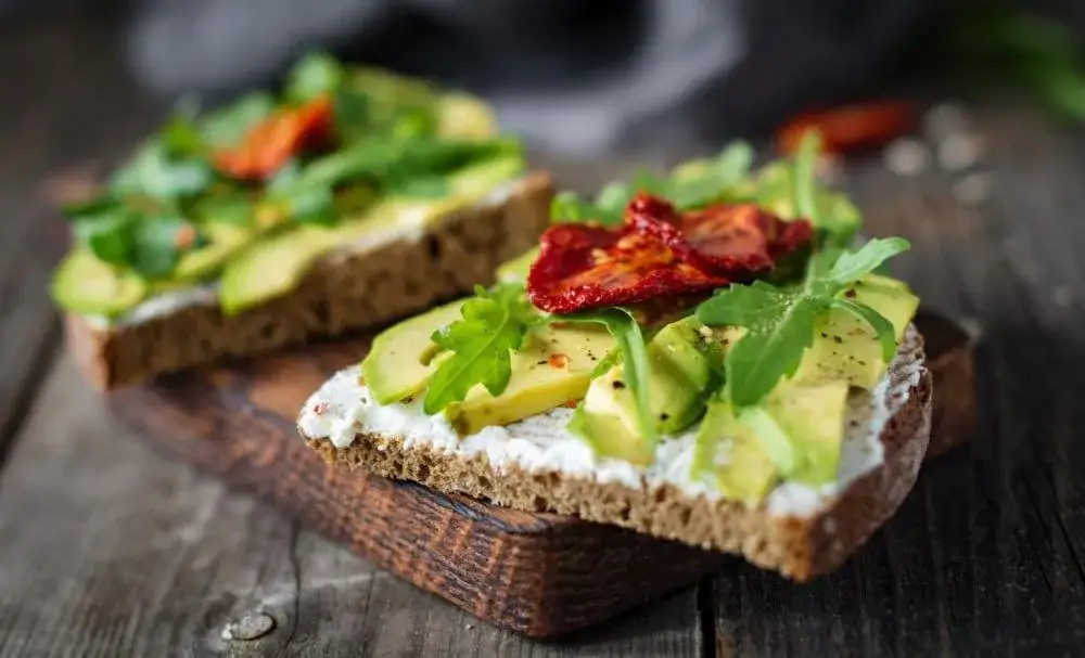 Śniadania na redukcji: Chude przepisy, które przyspieszą metabolizm i spalanie tłuszczu