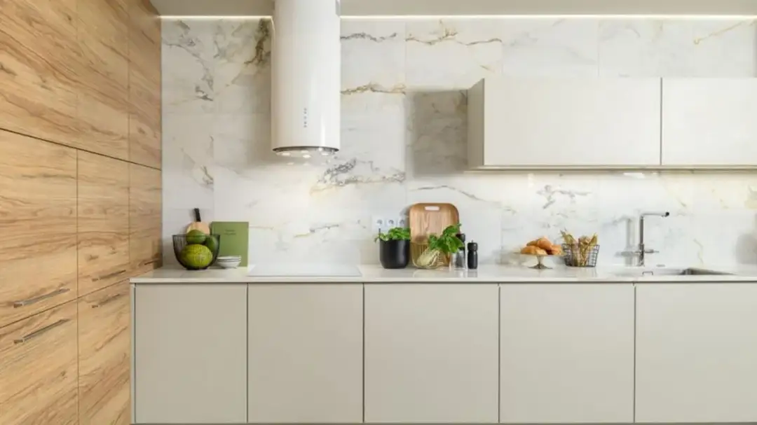 Jaki kolor okapu do białych mebli? Odkryj idealne połączenia kolorystyczne