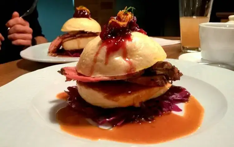 Oto restauracja Modra w Poznaniu, które zaskoczy kubki smakowe!