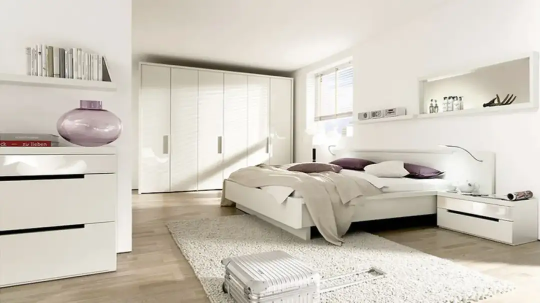 Jakie ściany do sypialni z białymi meblami? Oto najlepsze kolory