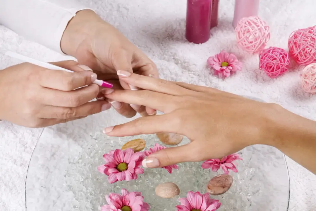Manicure spa co to jest i dlaczego warto spróbować tego zabiegu