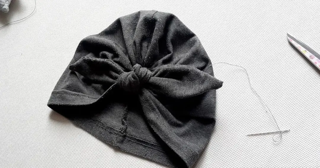 Jak uszyć czapkę turban z kokardą - proste kroki i porady