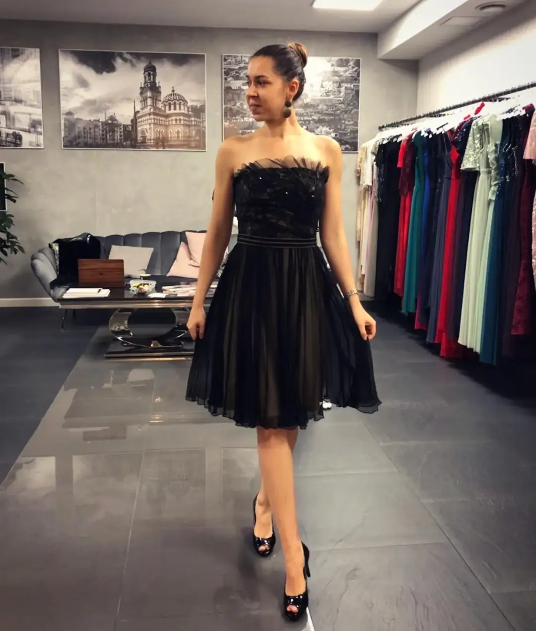 Jak idealnie dobrać makijaż do czarnej sukienki na każdą okazję? Sprawdzone porady