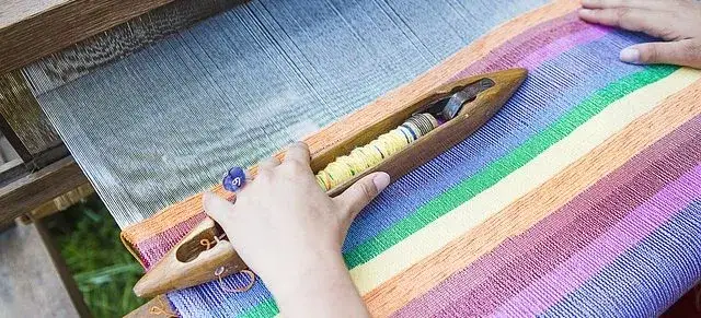 Jak zrobić dywan na kanwie: proste techniki, inspiracje i porady na start