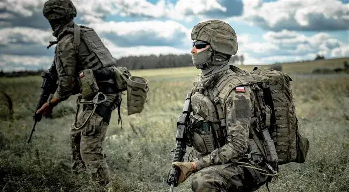 Kiedy zniesiono obowiązek służby wojskowej i co to oznacza dla Polaków?