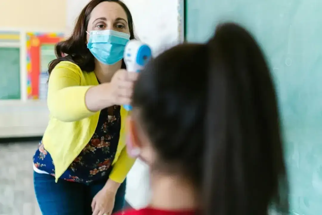 Ile zarabia pielęgniarka szkolna? Zaskakujące fakty o pensjach