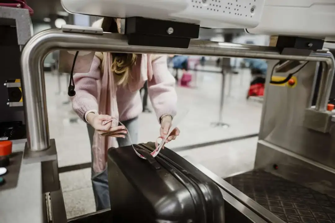 Jak nadać bagaż na lotnisku i uniknąć nieprzyjemnych niespodzianek