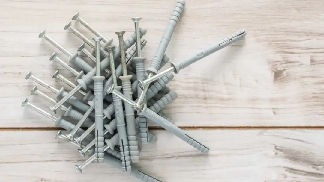 Jak zamontować kołek rozporowy, aby uniknąć najczęstszych błędów