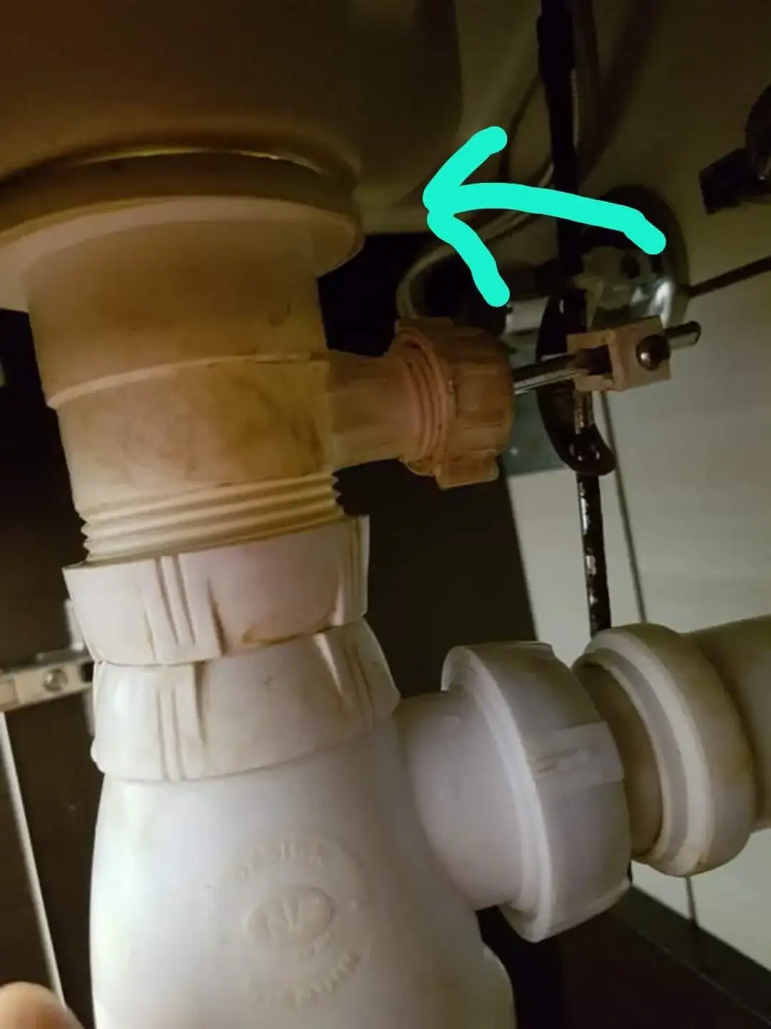 Jak łatwo założyć uszczelkę pod zlewem i uniknąć przecieków – krok po kroku